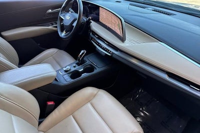 2025 Cadillac XT4 Premium Luxury