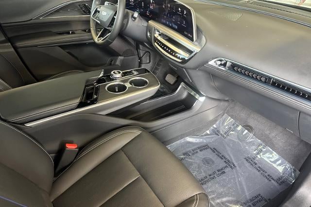 2024 Cadillac LYRIQ Luxury 1