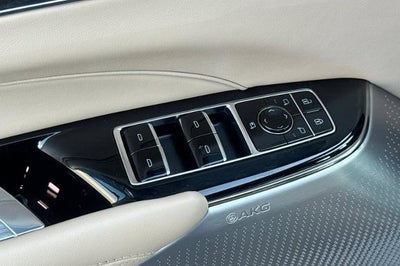 2025 Cadillac LYRIQ Luxury 3