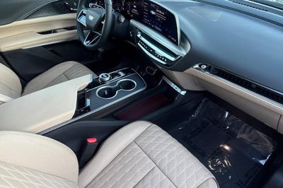 2025 Cadillac LYRIQ Luxury 3