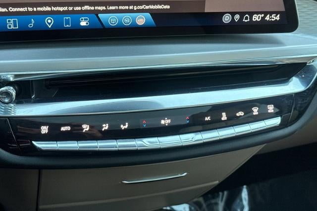 2025 Cadillac LYRIQ Luxury 3