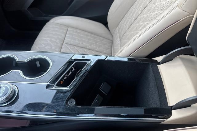 2025 Cadillac LYRIQ Luxury 3