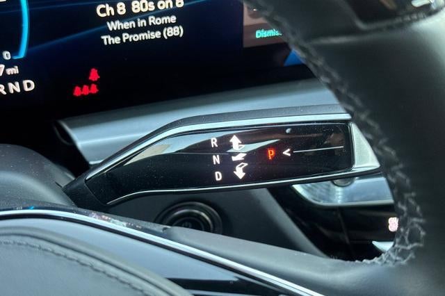 2025 Cadillac LYRIQ Luxury 3