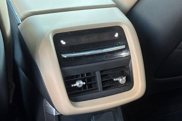 2025 Cadillac LYRIQ Luxury 3