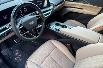 2025 Cadillac LYRIQ Luxury 3