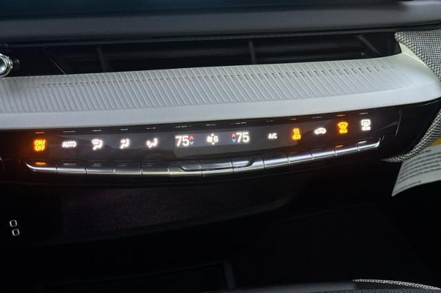 2025 Cadillac OPTIQ Luxury 1