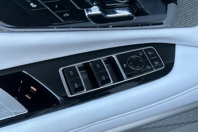 2025 Cadillac OPTIQ Luxury 1