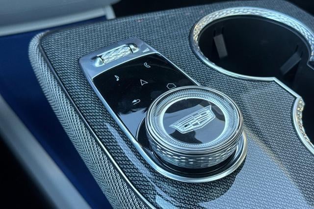 2025 Cadillac OPTIQ Luxury 1