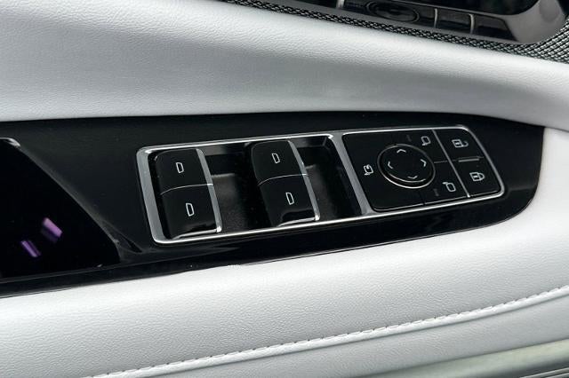 2025 Cadillac OPTIQ Luxury 1