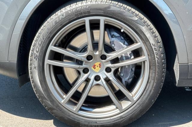 2022 Porsche Cayenne Base